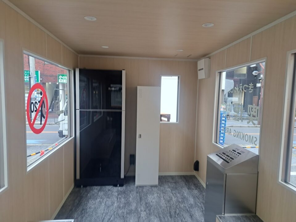 喫煙トレーラー　設置例　葛飾区役所様（青砥駅前）内観