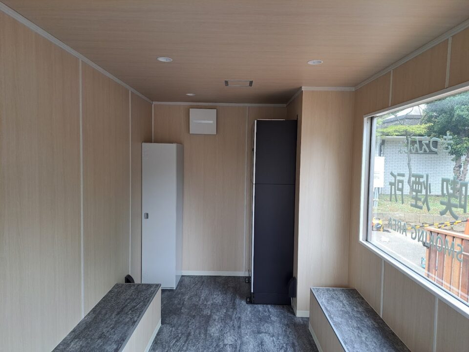 喫煙トレーラー　設置例　葛飾区役所様（新小岩公園内）内観