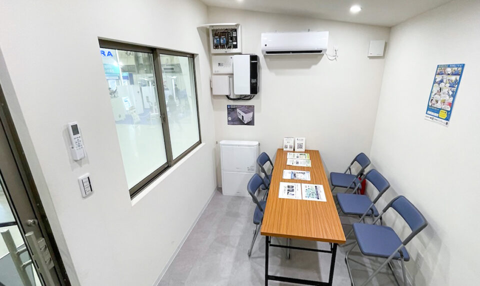 2026年5月20日（水）～5月21日（木）に、静岡県浜松市の浜松市総合産業展示館にて開催された「カーボンニュートラルフェア2026」にトレーラーハウスデベロップメントが出展。「熱中症対策室トレーラー」と「喫煙室トレーラー」を展示いたしました。